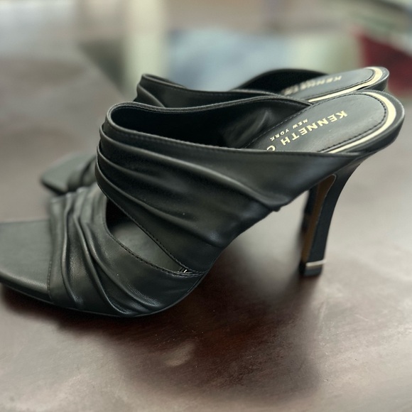NWOT - KennethCole Heels - Picture 4 of 7
